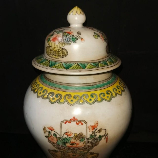 Mid 20th Century Vintage Chinoiserie Famille Rose Floral Lidded Ginger Jar / Temple Jar For Sale - Image 5 of 8