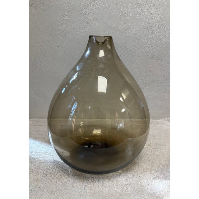 Gullaskruf 1950s Kjell Blomberg “Blomkulla“ for Gullaskruf, Sweden Amber Colored Glass Carafe 11” For Sale - Image 4 of 6
