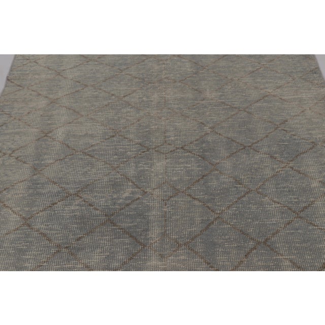 Rug & Kilim Vintage Distressed Rug, Minimalist Diamond Lattice on Gray - Rug & Kilim For Sale - Image 4 of 8