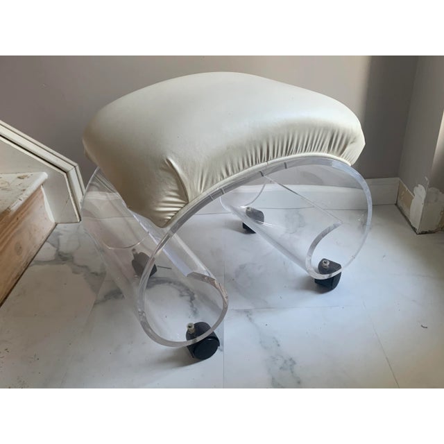 Transparent 1970s Postmodern Lucite Acrylic Stool Ottoman For Sale - Image 8 of 11