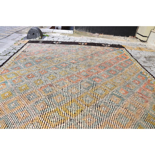 Tribal 1960s Vintage Anatolian Bohemian Kilim Rug For Sale - Image 3 of 11