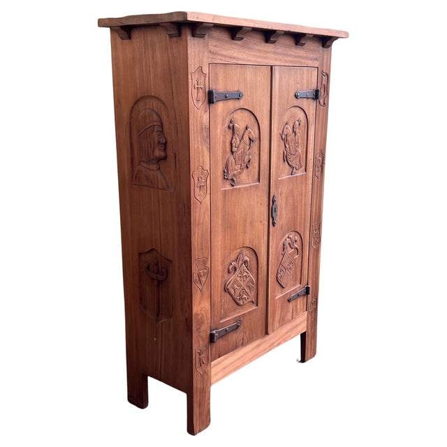 Early 20th Century Spanish Gothic Style Walnut Entry Wardrobe with Five hangers and carvings For Sale - Image 15 of 18