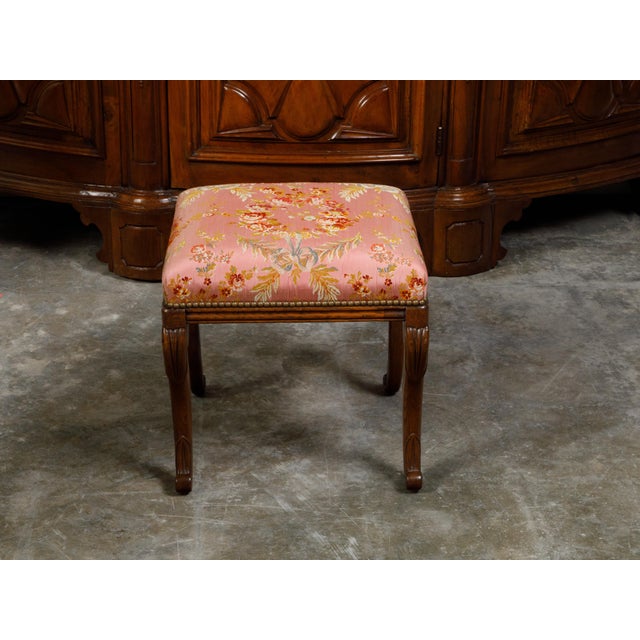 English 1820s Mahogany Stool with Floral Themed Upholstery and Cabriole Legs For Sale - Image 10 of 10