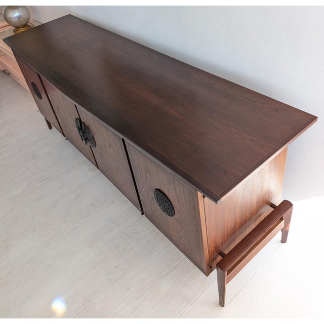 Mid-Century Walnut Sideboard from Helen Hobey Baker, USA, 1960s For Sale - Image 13 of 18