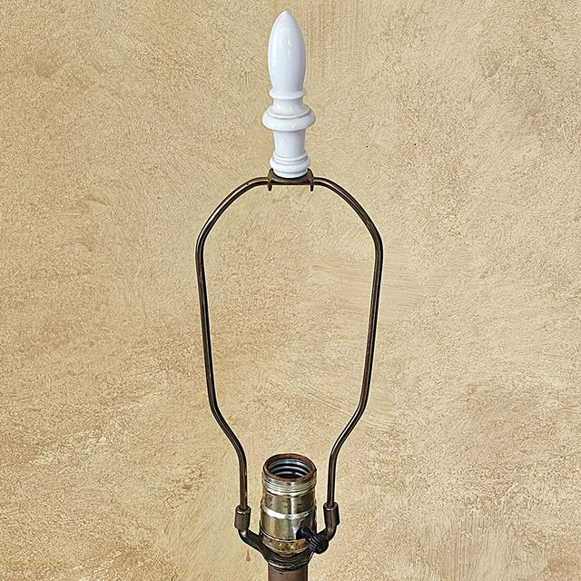 1960s French Hollywood Regency Satin Milk Glass Nightlight Table Lamp With Floral Design For Sale - Image 10 of 18