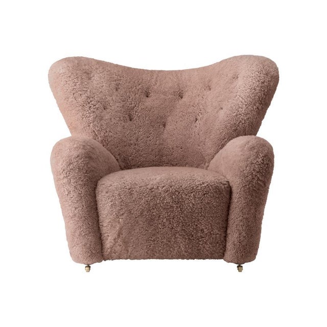 Sahara Sheepskin the tired man lounge chair by Lassen Dimensions: W 102 x D 87 x H 88 cm Materials: Sheepskin Flemming...