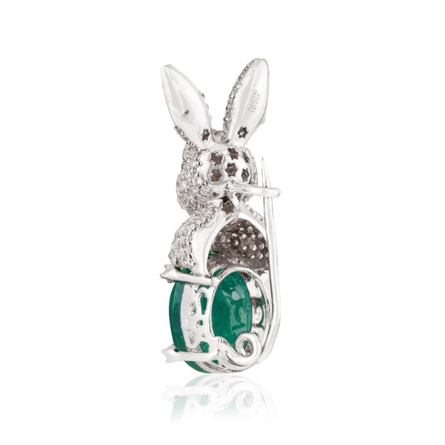 Bunny Brooch Pin With 3.08ct Emerald & 1.11ct Pave Diamonds in 14k White Gold For Sale - Image 9 of 13