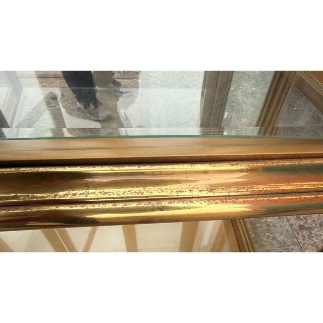 Pair of Vintage Mastercraft Brass & Glass Illuminated Display Cabinets For Sale - Image 10 of 17