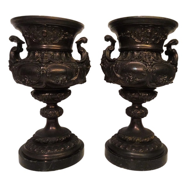 19th Century French Bronze & Cast Iron Medici Vases on Marble Bases, 1980s, Set of 2 For Sale