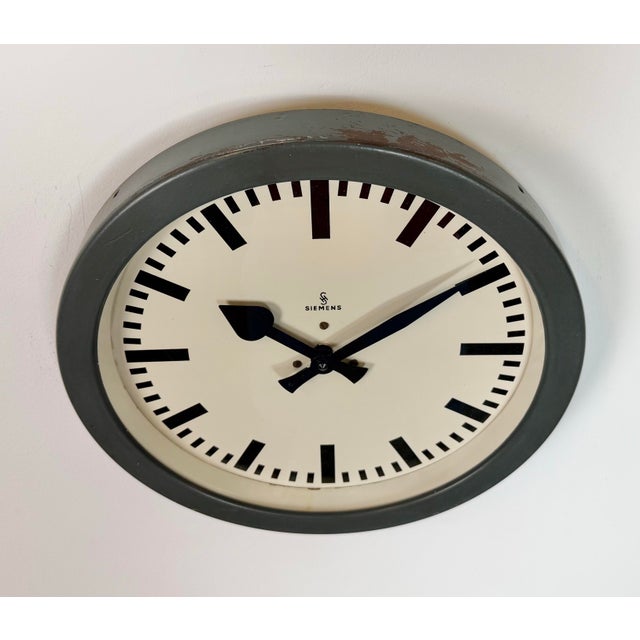 Vintage Industrial Factory Wall Clock from Siemens, 1950s For Sale - Image 4 of 16