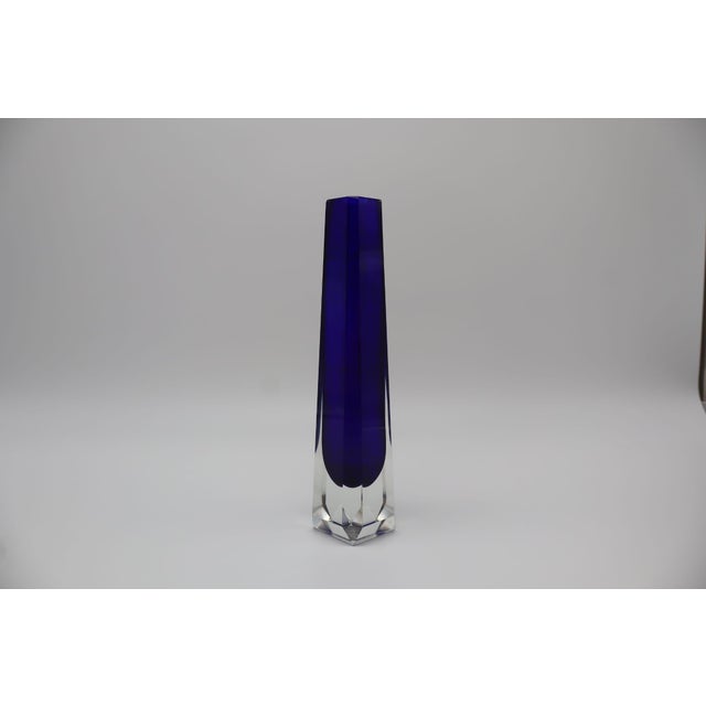 1960s Mid-Century Italian Cobalt Blue Faceted Sommerso Murano Glass Vase attributed to Flavio Poli, 1960s For Sale - Image 5 of 8