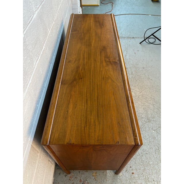 Mid 20th Century Barney Flagg for Drexel Parallel Mid-Century Walnut Credenza For Sale - Image 10 of 16