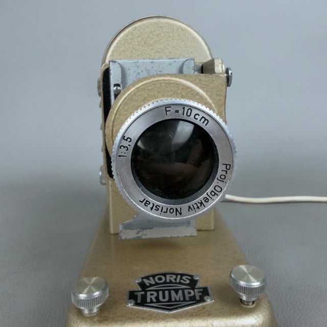 Noris Trumpf Slide Projector with Working Case For Sale - Image 10 of 17