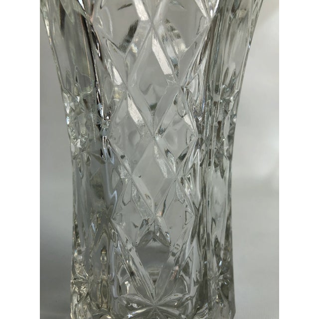Mid-Century Modern Vintage Tall Sunburst Scalloped Rimmed Cut Glass Vase For Sale - Image 3 of 7