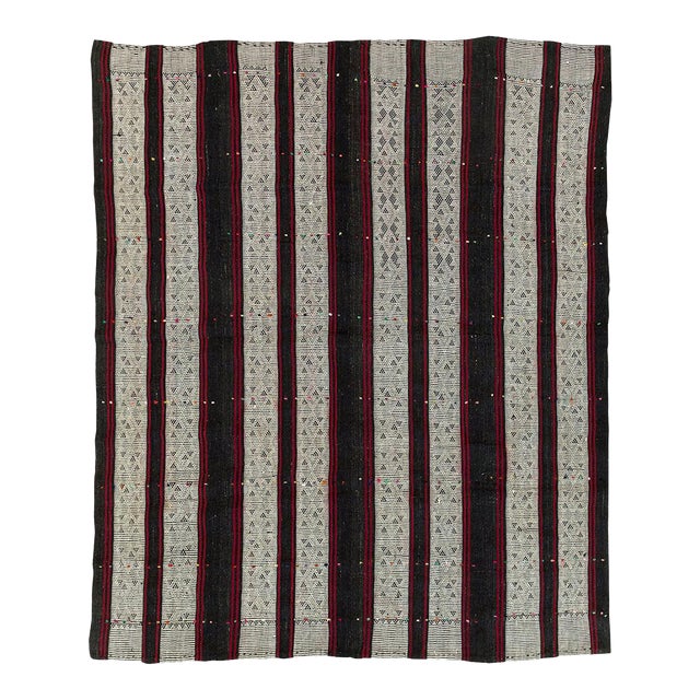 Galerie Shabab Collection Mid-20th Century Handmade Turkish Flatweave Kilim Accent Rug For Sale