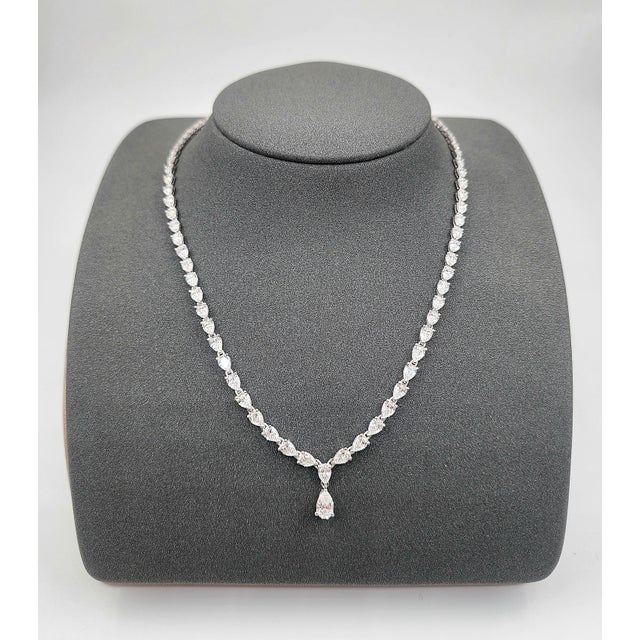 Elevate your style with this modern necklace, designed to impress with its refined elegance. Showcasing approximately...
