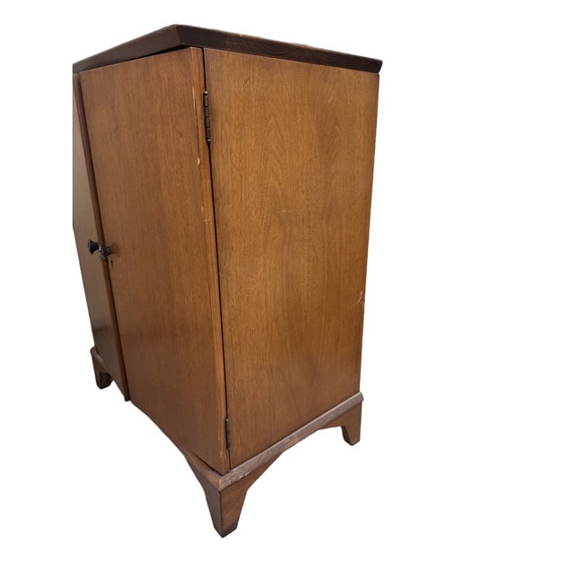 1960s Vintage Mid-Century Modern Flip-Top Cocktail Bar Cabinet, C. 1960s For Sale - Image 5 of 16