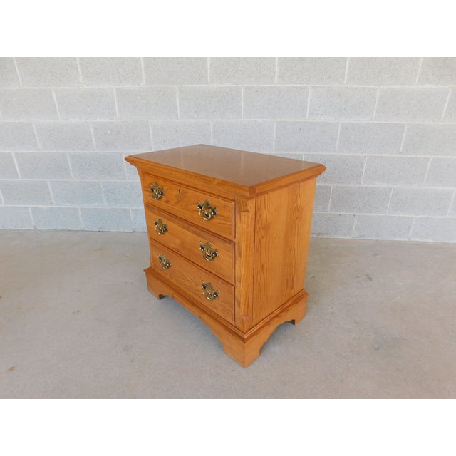Late 20th Century Thomasville American Oak Collection Georgian Style Nightstand For Sale - Image 5 of 13