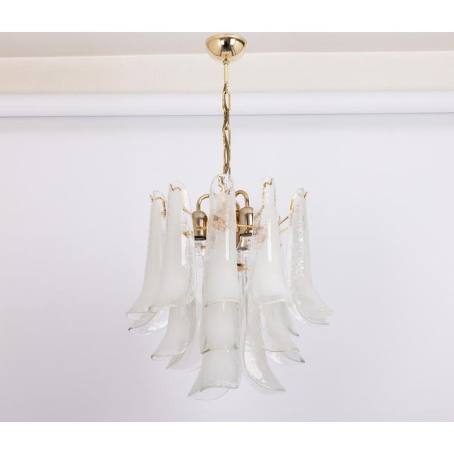 Large Murano Glass Petals Chandelier, 1980s For Sale - Image 4 of 18