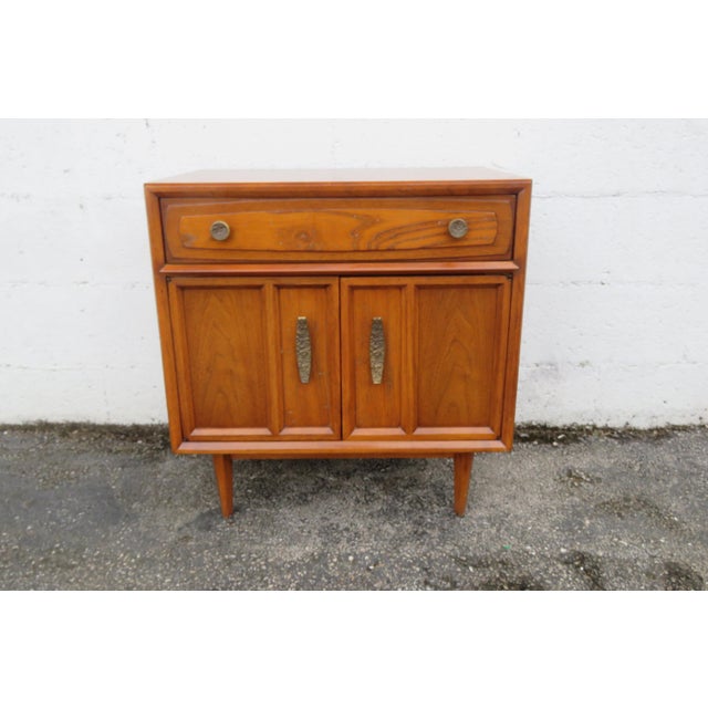 Drexel Heritage Mid 20th Century Modern Nightstand Side End Bedside Table For Sale - Image 14 of 17