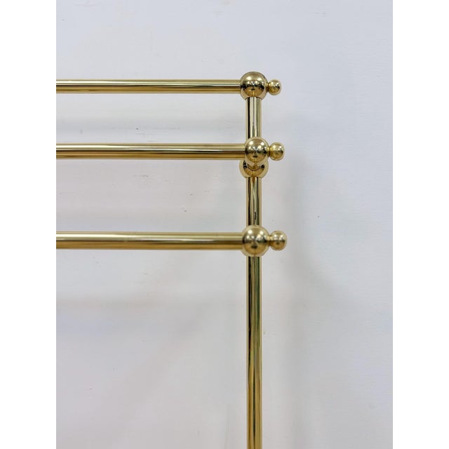 Vintage Polished Brass Three-Tier Freestanding Towel Rack Ball Finials Atomic For Sale In Tampa - Image 6 of 10