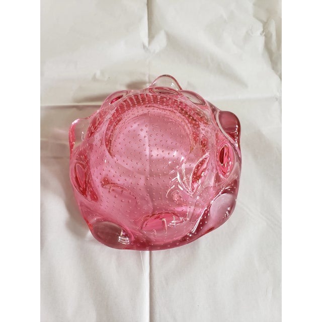 1950s Archimede Seguso Pink Raspberry Murano Attributed Glass Bullicante Bowls - Set of 2 For Sale - Image 6 of 12