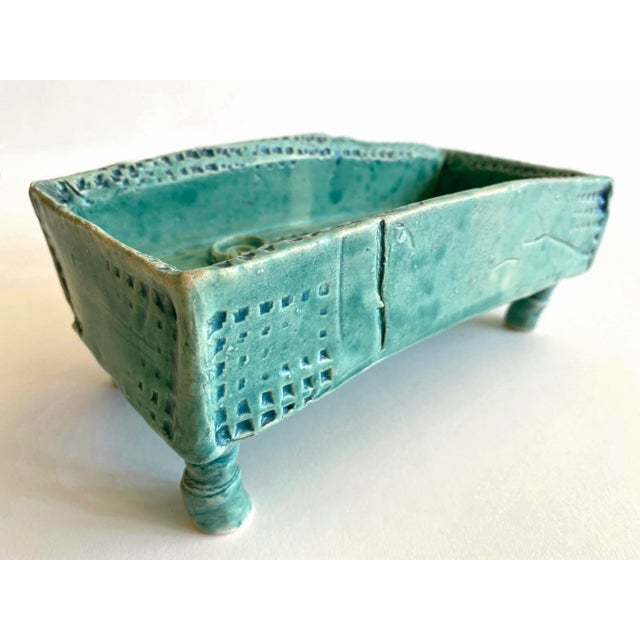 Vintage 1980's Organic Modernist Studio Art Pottery Abstract Footed Rectangle Decorative Bowl For Sale - Image 10 of 13