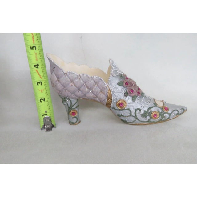 This wonderful figurine is made of ceramic. This unique piece is made in the shape of a Victorian style high heeled shoe;...
