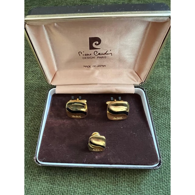 French Rare Vintage PIERRE CARDIN CUFFLINKS & Tie Pin In Original Case Circa "1960" For Sale - Image 3 of 18