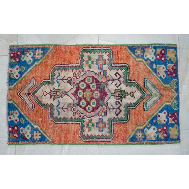 1970s Hand Knotted Small Oushak Rug Mini Rug Mat Entry Decor Bath Mat - 1'7" X 2'9" For Sale - Image 10 of 12