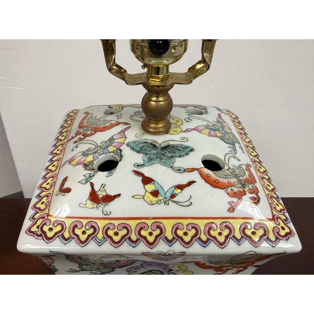 White Chinoiserie Porcelain Butterfly Table Lamp, Vintage For Sale - Image 8 of 12