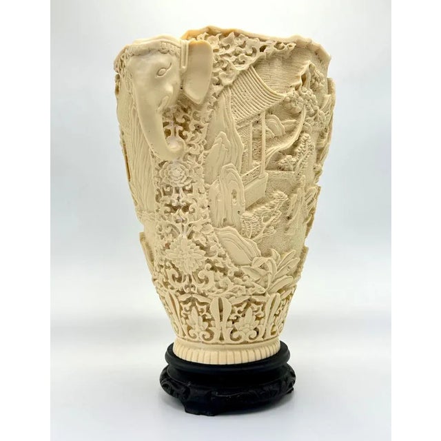 Large Chinese Vase in Resin, 1970s, in Very Good conditions. Designed before 1890