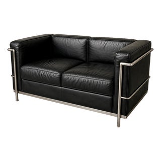 Mid-Century Black Leather and Chrome Two Seater Sofa by Le Corbusier For Sale