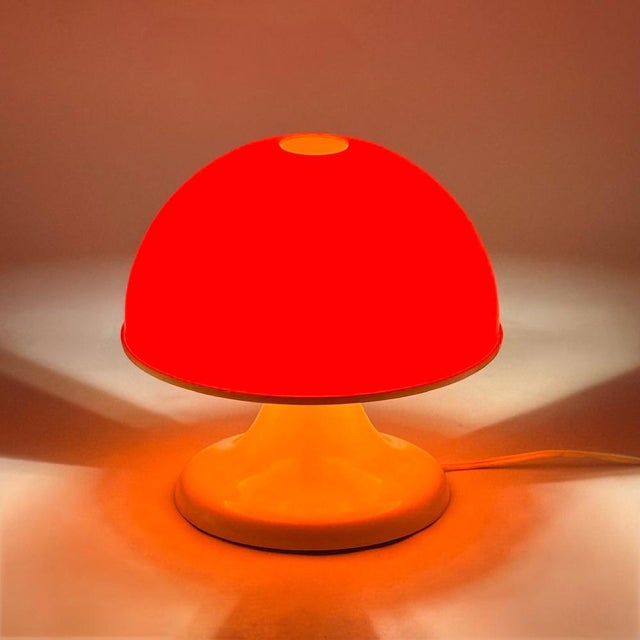 Italian Space Age Mushroom Table Lamp in Orange and White Plastic, 1970s For Sale - Image 3 of 11