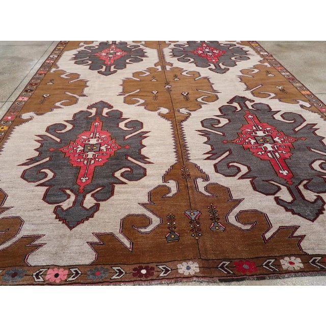 Galerie Shabab Collection Mid-20th Century Turkish Anatolian Room Size Carpet For Sale In New York - Image 6 of 8