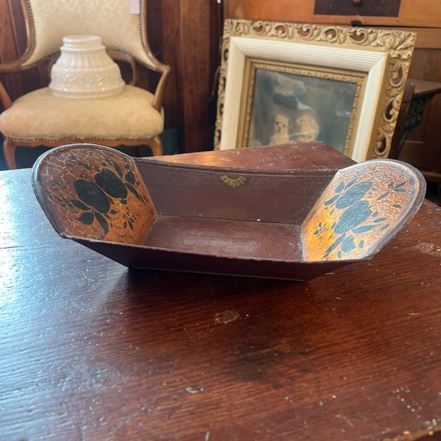 Brick Red 19th Century Toleware Hand Painted Bread Metal Bowl Basket For Sale - Image 8 of 9
