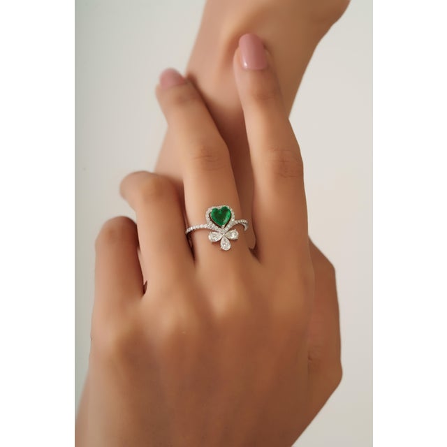 Heart Emerald and Diamond Statement Cocktail Ring in 18k Gold Size 4 For Sale - Image 10 of 18
