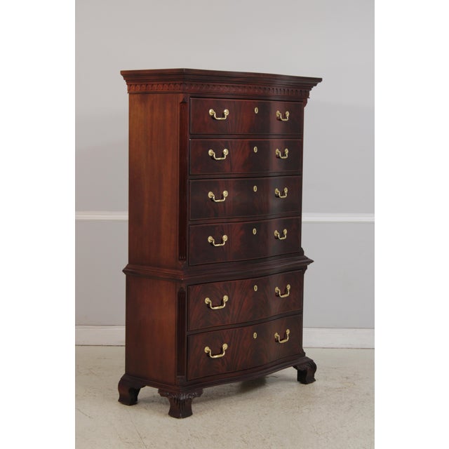 Traditional Thomasville Flame Mahogany Bow Front Chest on Chest For Sale - Image 3 of 15