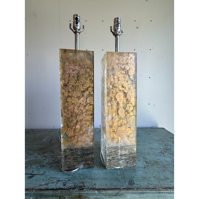 Modern Vintage Heavy Pair of Fractal Resin Table Lamps - Gold Modernist Glam in Style of Romeo Rega Lucite - 20" Tall Rectangle Base For Sale - Image 3 of 18