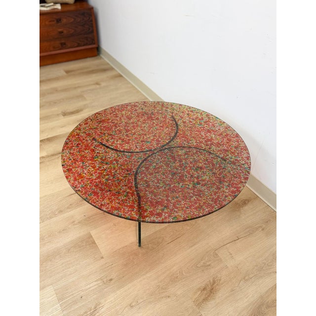 Late 20th Century Postmodern Confetti Round Coffee Table Sculptural Glass Legs Vintage Collectable For Sale - Image 5 of 9