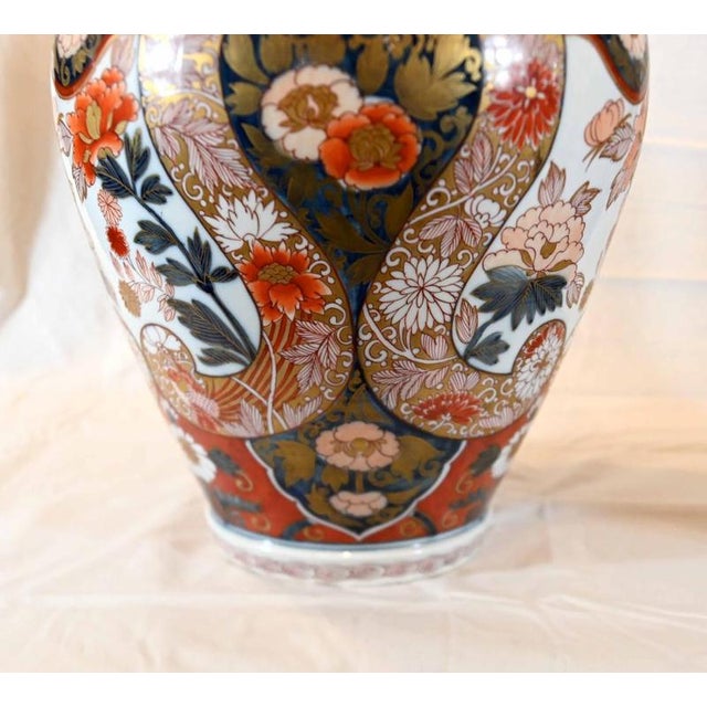 Japanese Meiji Imari Porcelain Lidded Vases, 1860, Set of 2 For Sale - Image 4 of 11