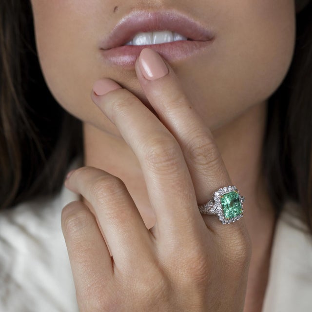 Green Vintage 3.58 Carat Colombian Emerald and Diamond Cocktail Ring in 18k White Gold, Size 7 For Sale - Image 8 of 8