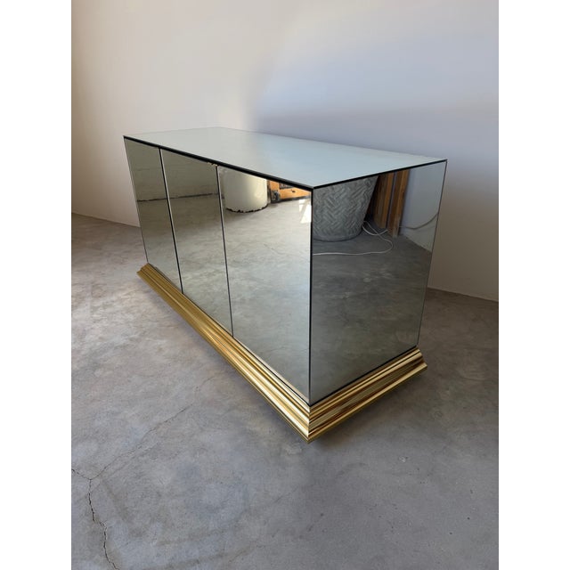 Hollywood Regency 1970s Vintage Ello Furniture Mirrored Glass & Brass Sideboard For Sale - Image 3 of 15