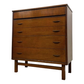 1970s Mid Century Modern Bassett Furniture 4 Drawer Dresser With Dovetail Construction and Brass-Toned Pulls For Sale