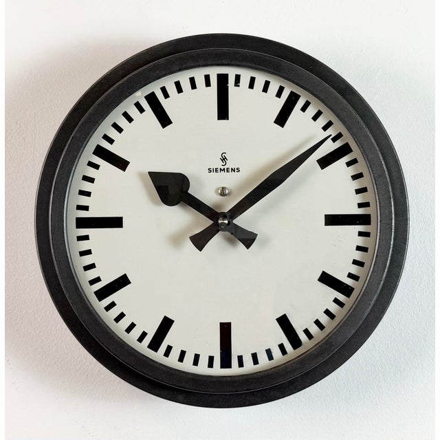 Metal Black Industrial Factory Wall Clock from Siemens, 1950s For Sale - Image 7 of 17