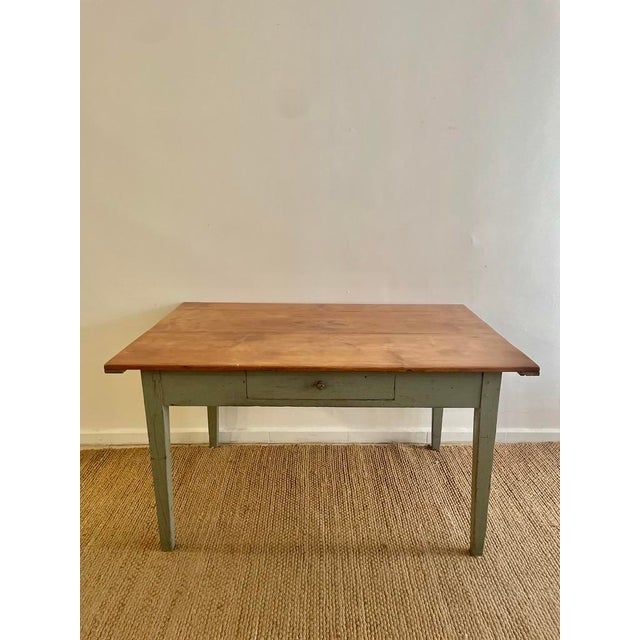 Antique French Dining Table, in Good conditions. Designed 1920 to 1949