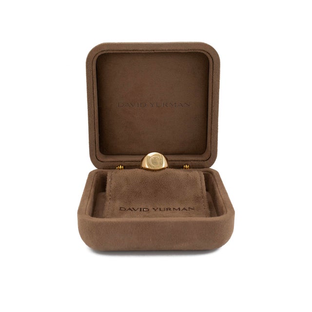 Metal Men’s David Yurman Streamline G Initial 18k Yellow Gold Pinky Statement Ring For Sale - Image 7 of 8