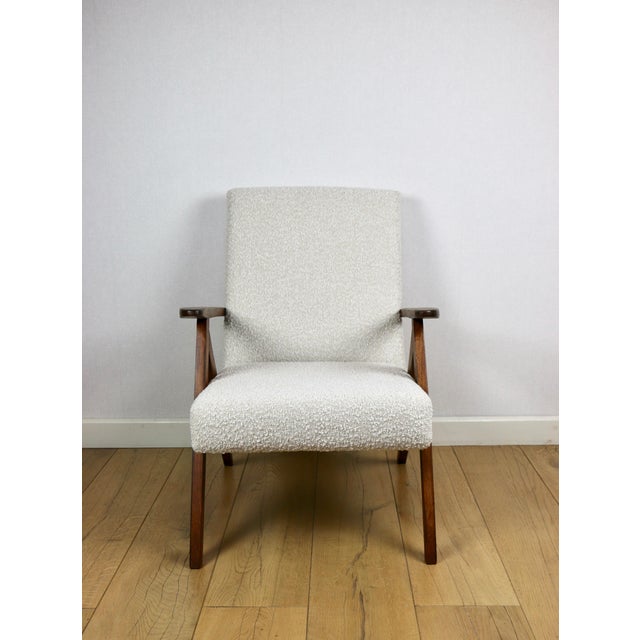 1970s Vintage B-310 VAR Armchair in White Bouclé and Wood, 1970s For Sale - Image 5 of 12