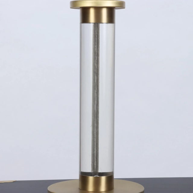1950s A Pair of 1950s Lucite and Brass Column Table Lamps For Sale - Image 5 of 11