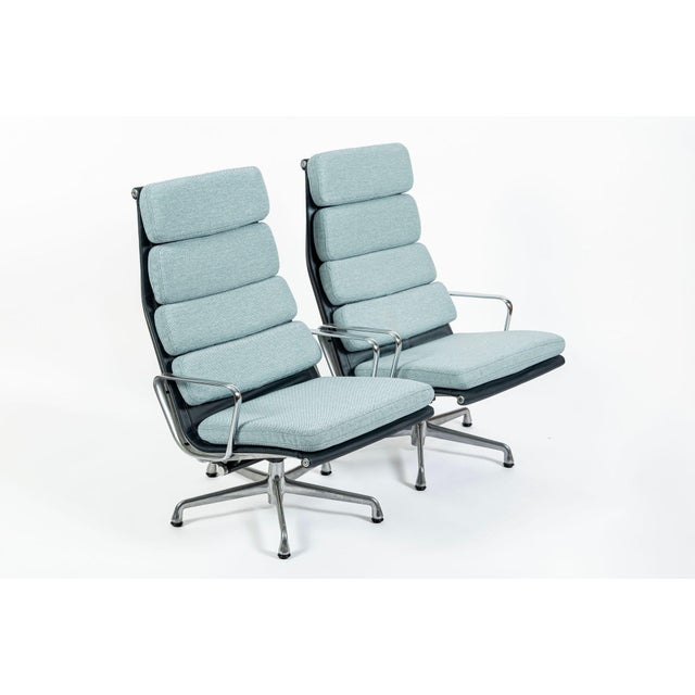 Eames Soft Pad Recliner for Herman Miller, Blue Gray Aluminum Group Lounge Chair For Sale - Image 16 of 17